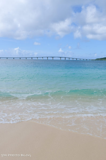 橋と海と砂浜